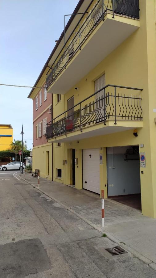 Appartamento Marcella A Due Passi Dal Mare Marcelli Buitenkant foto